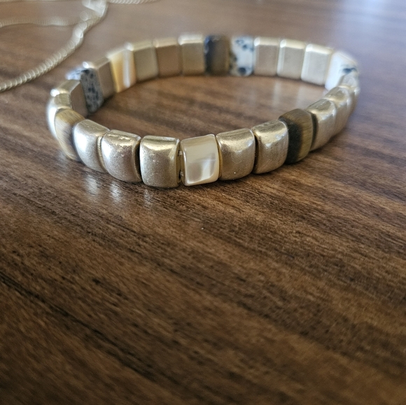 Universal Thread Semi Precious Stone Gold Toned necklace and matching br… - Picture 4 of 6